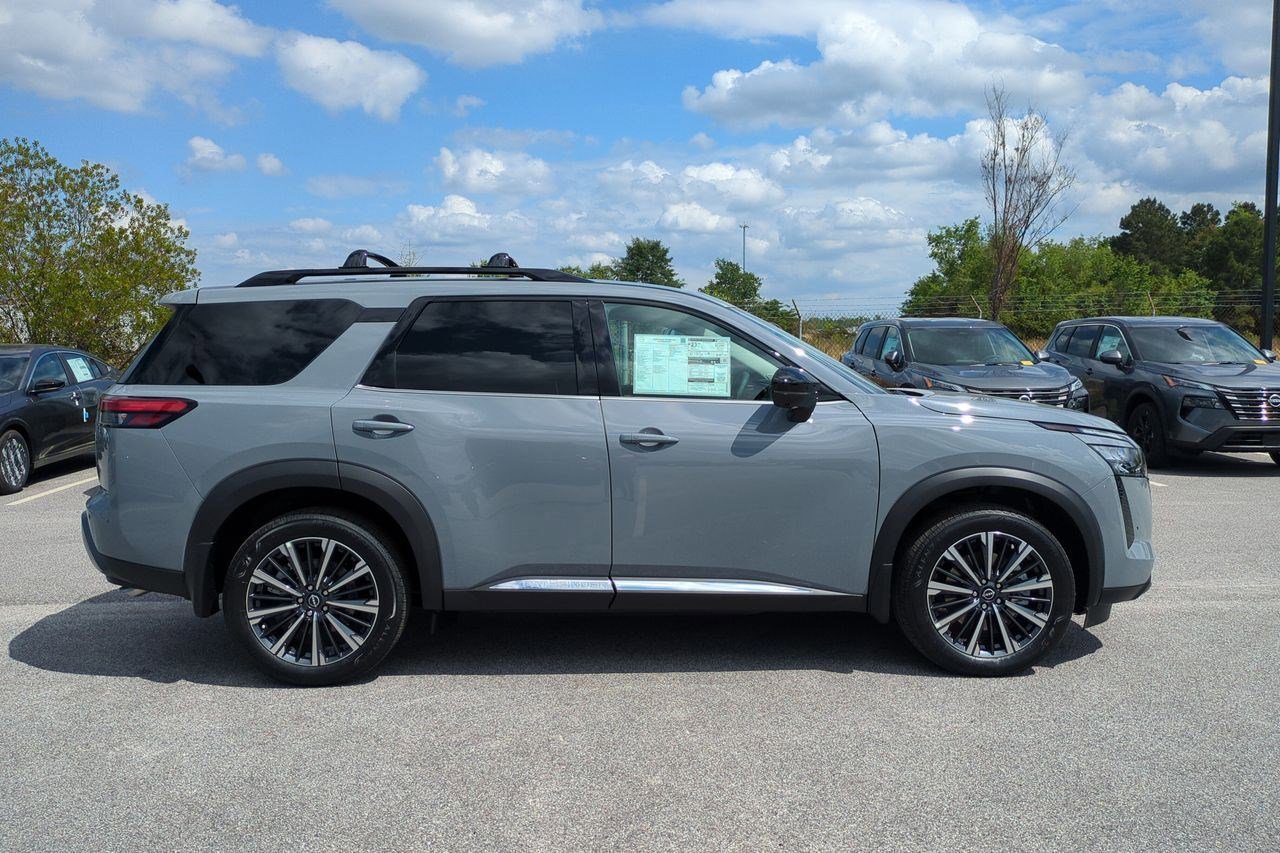 New 2026 Nissan Pathfinder Platinum FWD image 2
