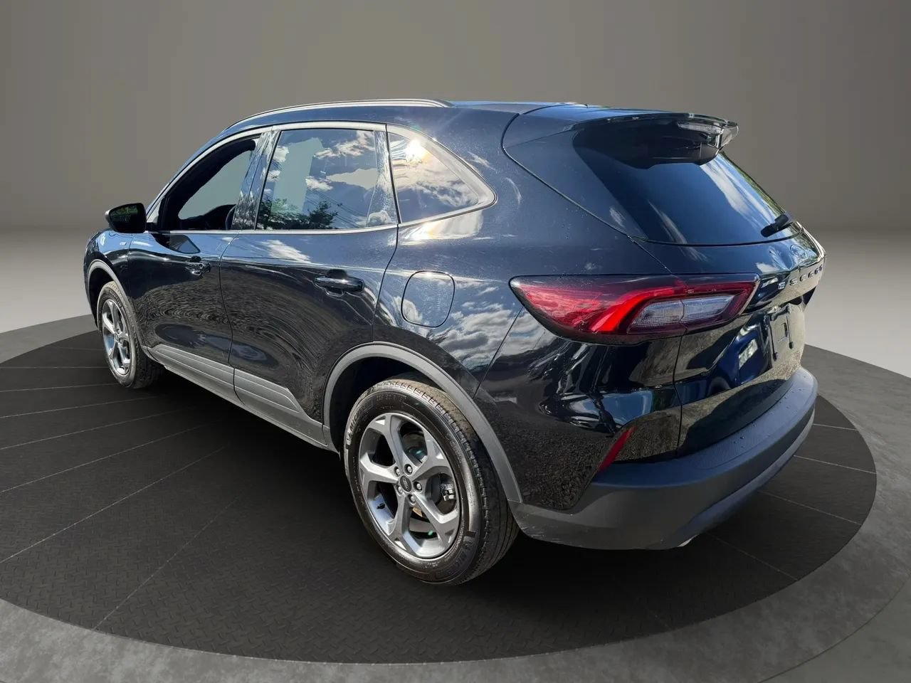 Used 2025 Ford Escape ST-Line AWD/4WD image 7