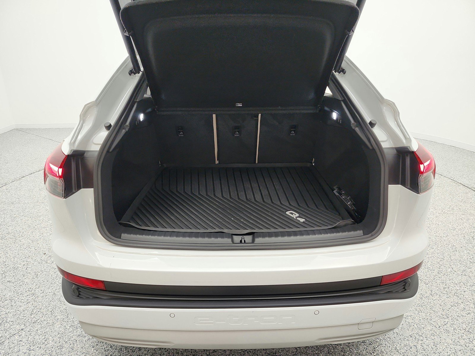 Used 2022 Audi Q4 e-tron Premium w/ Convenience Package AWD/4WD image 22