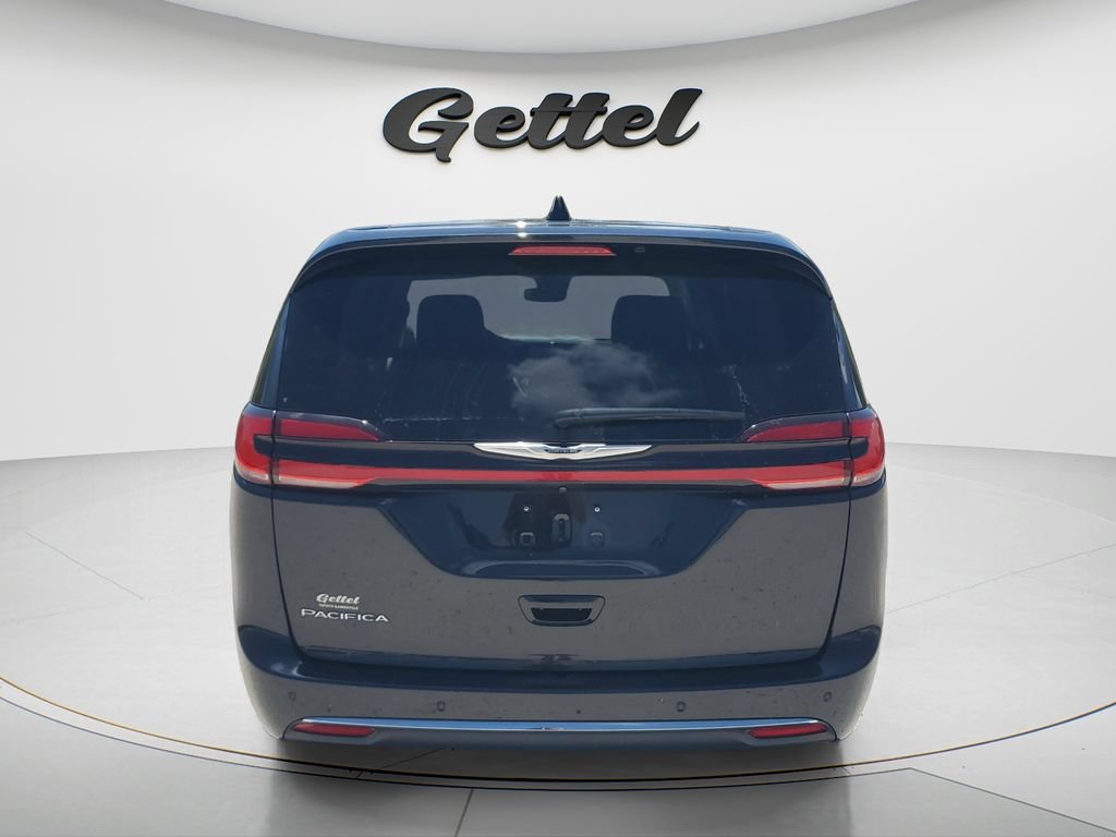 Used 2023 Chrysler Pacifica Touring-L FWD image 6