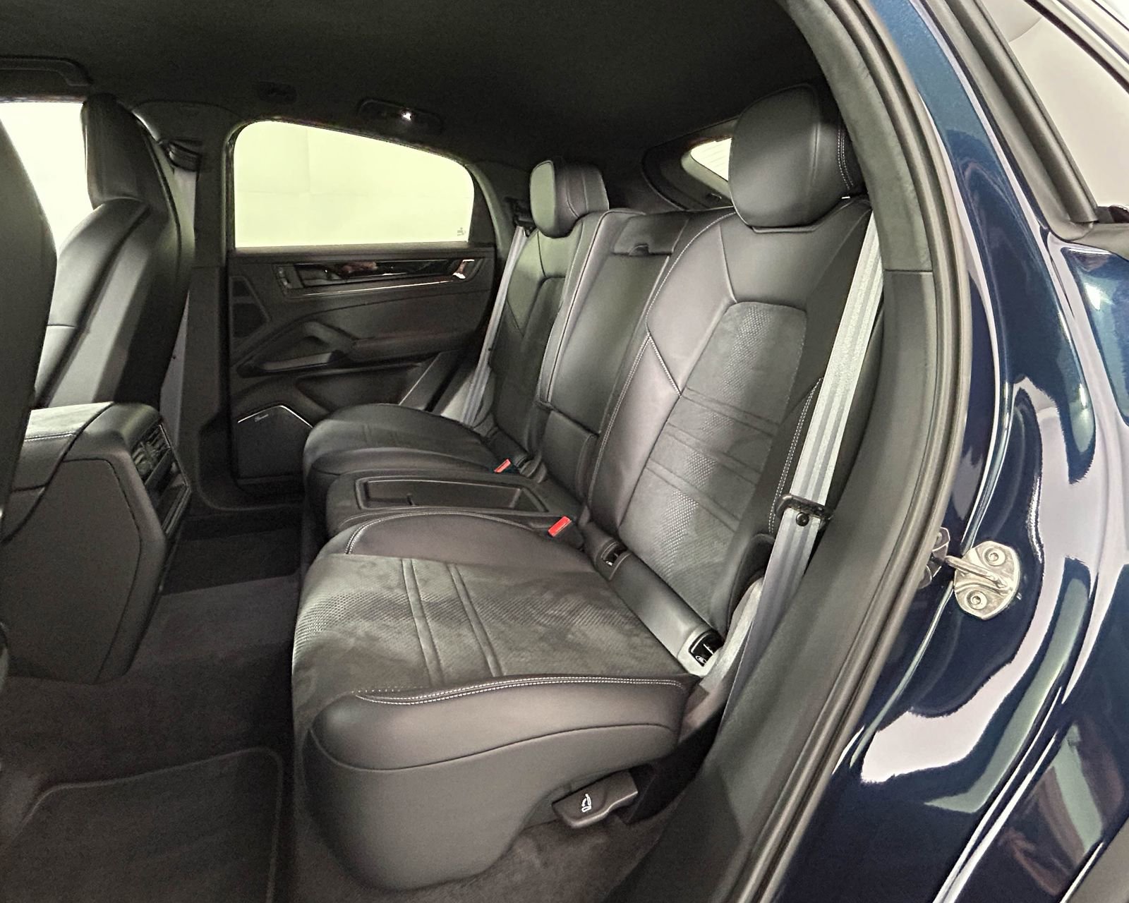 Used 2024 Porsche Cayenne Turbo GT image 27