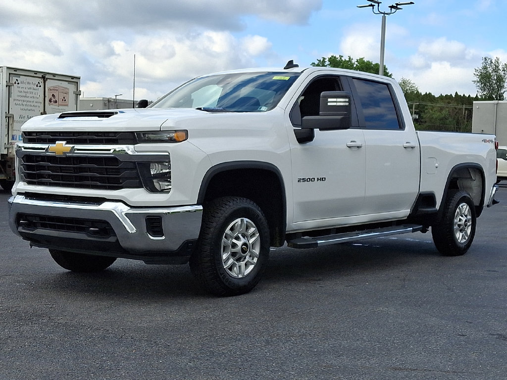 Used 2024 Chevrolet Silverado 2500 LT AWD/4WD image 6