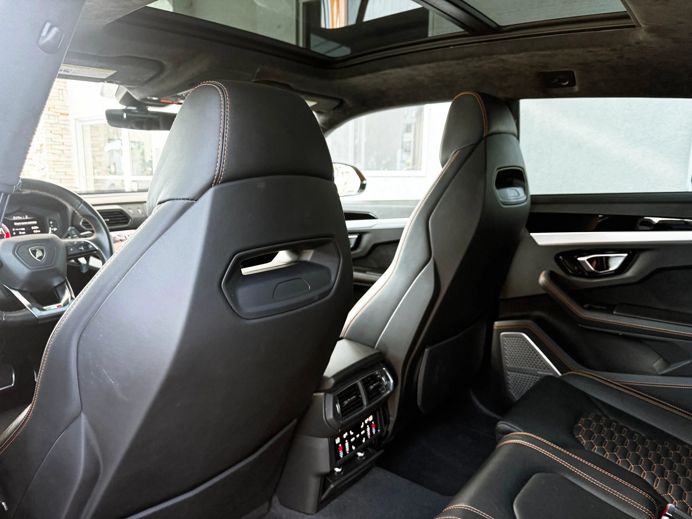 Used 2021 Lamborghini Urus AWD/4WD image 26