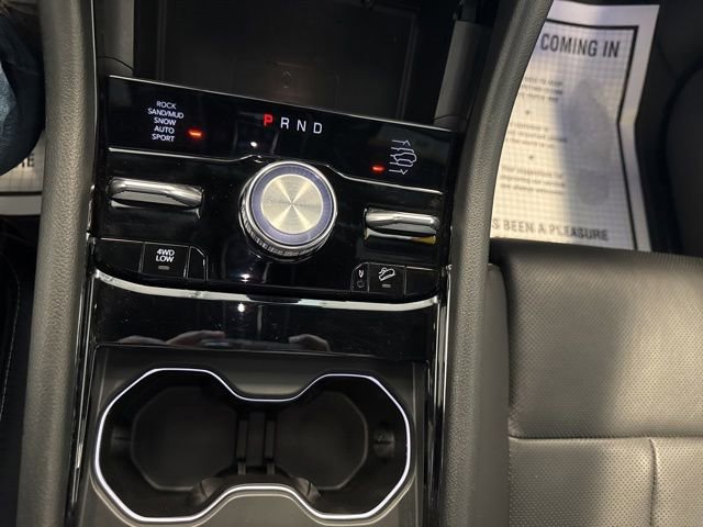 Used 2024 Jeep Grand Cherokee Overland w/ Luxury Tech Group IV AWD/4WD image 32