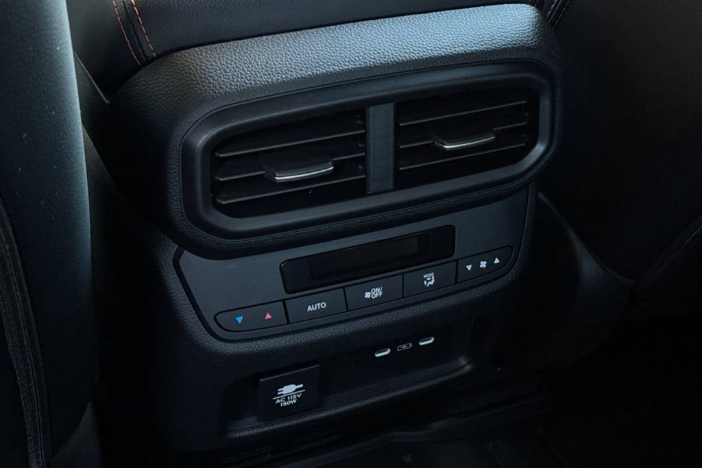 Used 2025 Honda Pilot TrailSport image 14