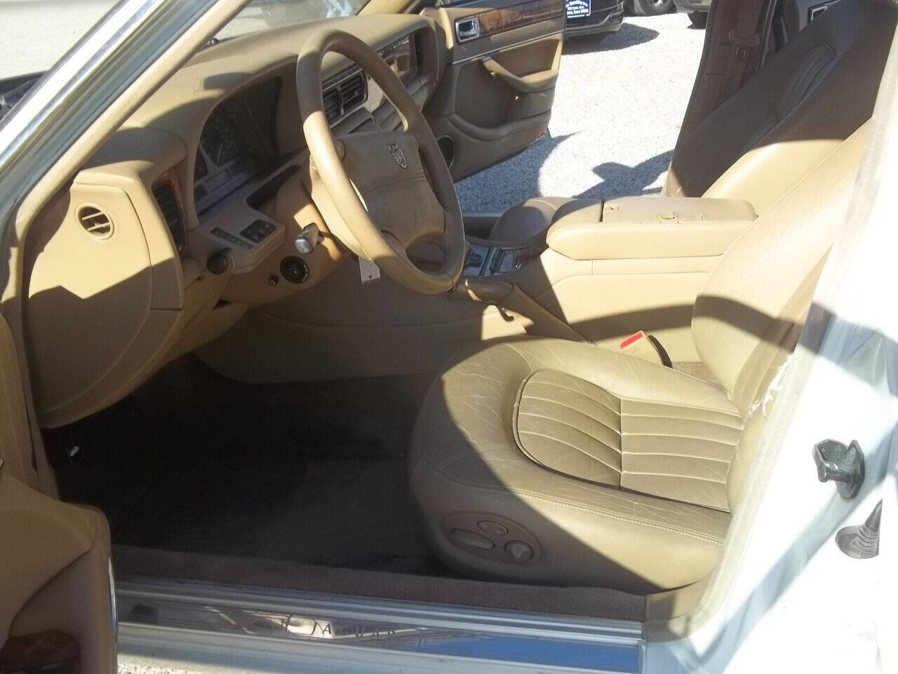 Used 1996 Jaguar XJ6 image 8