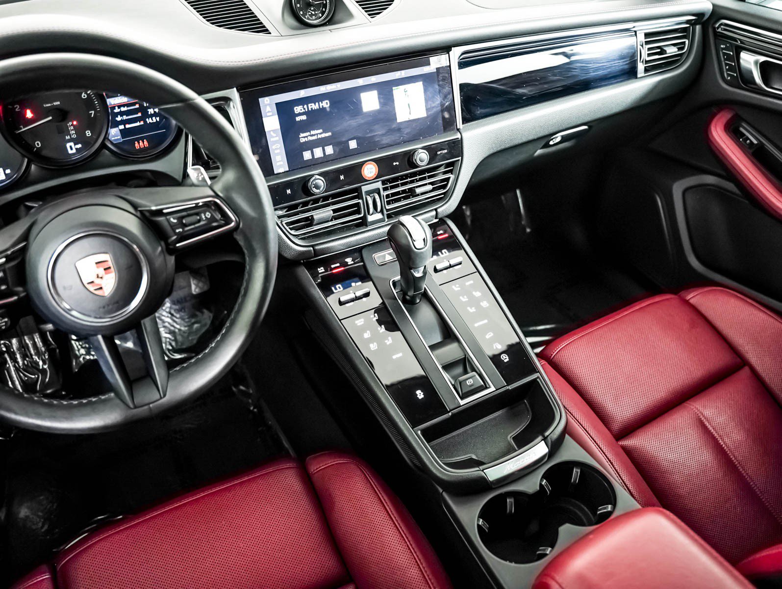Certified 2023 Porsche Macan AWD/4WD image 19