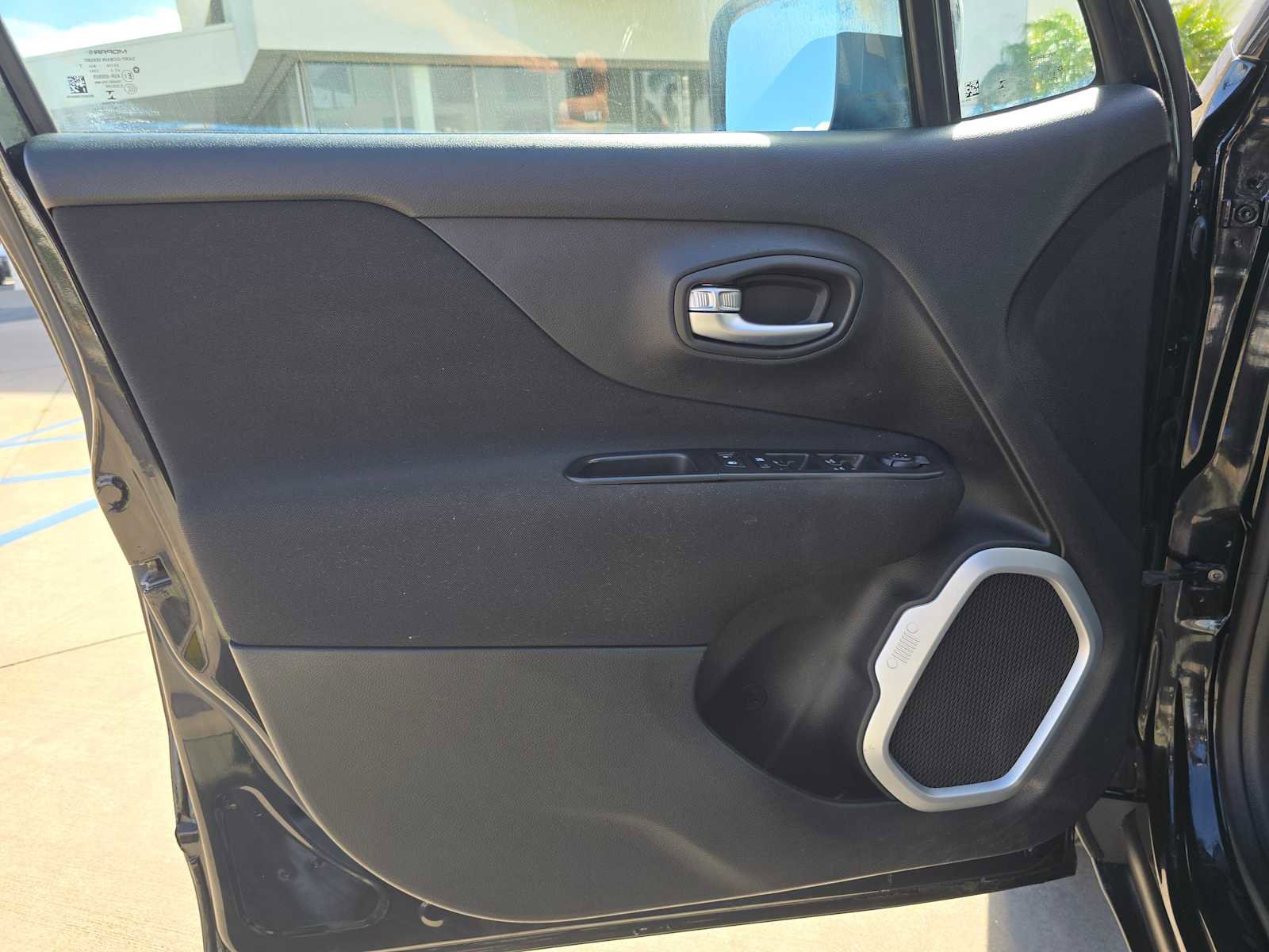 Used 2018 Jeep Renegade Latitude w/ UConnect 8.4 Nav Group image 20