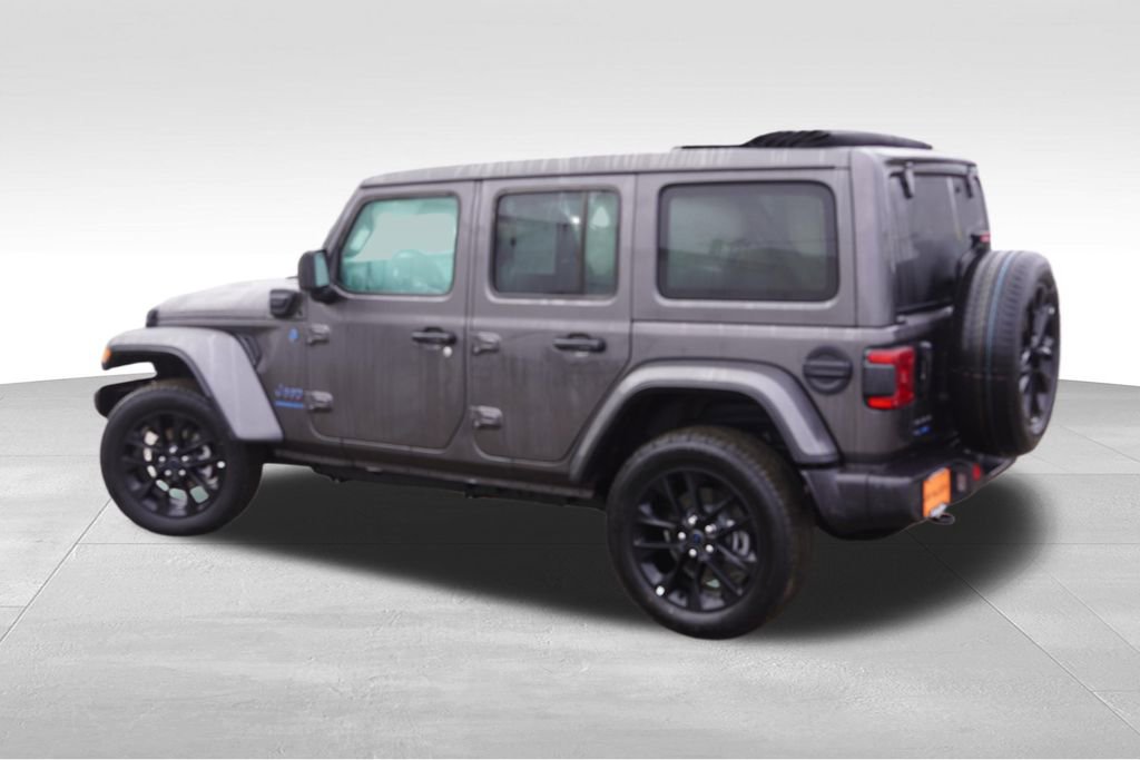 Certified 2025 Jeep Wrangler Unlimited Sahara w/ Safety Group image 9