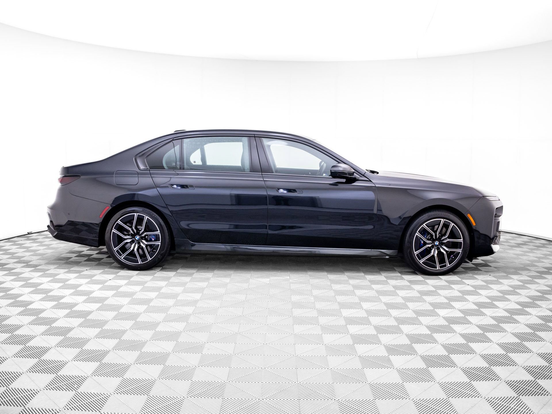Certified 2024 BMW 760i xDrive w/ Luxury Rear Seating Package AWD/4WD image 6