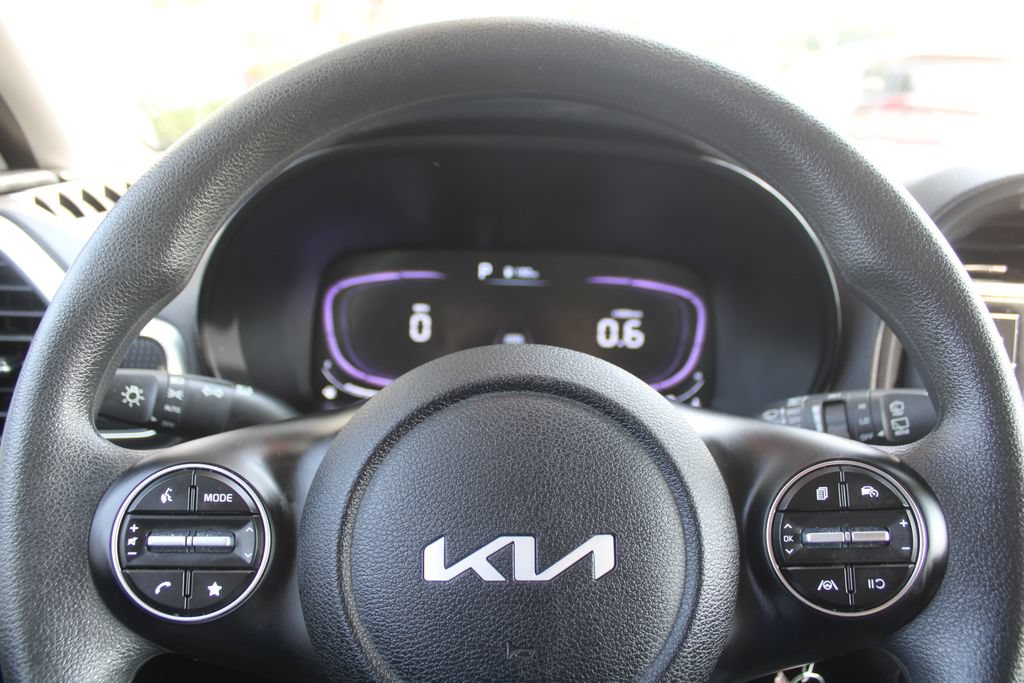 Certified 2025 Kia Soul LX w/ LX Technology Package FWD image 24