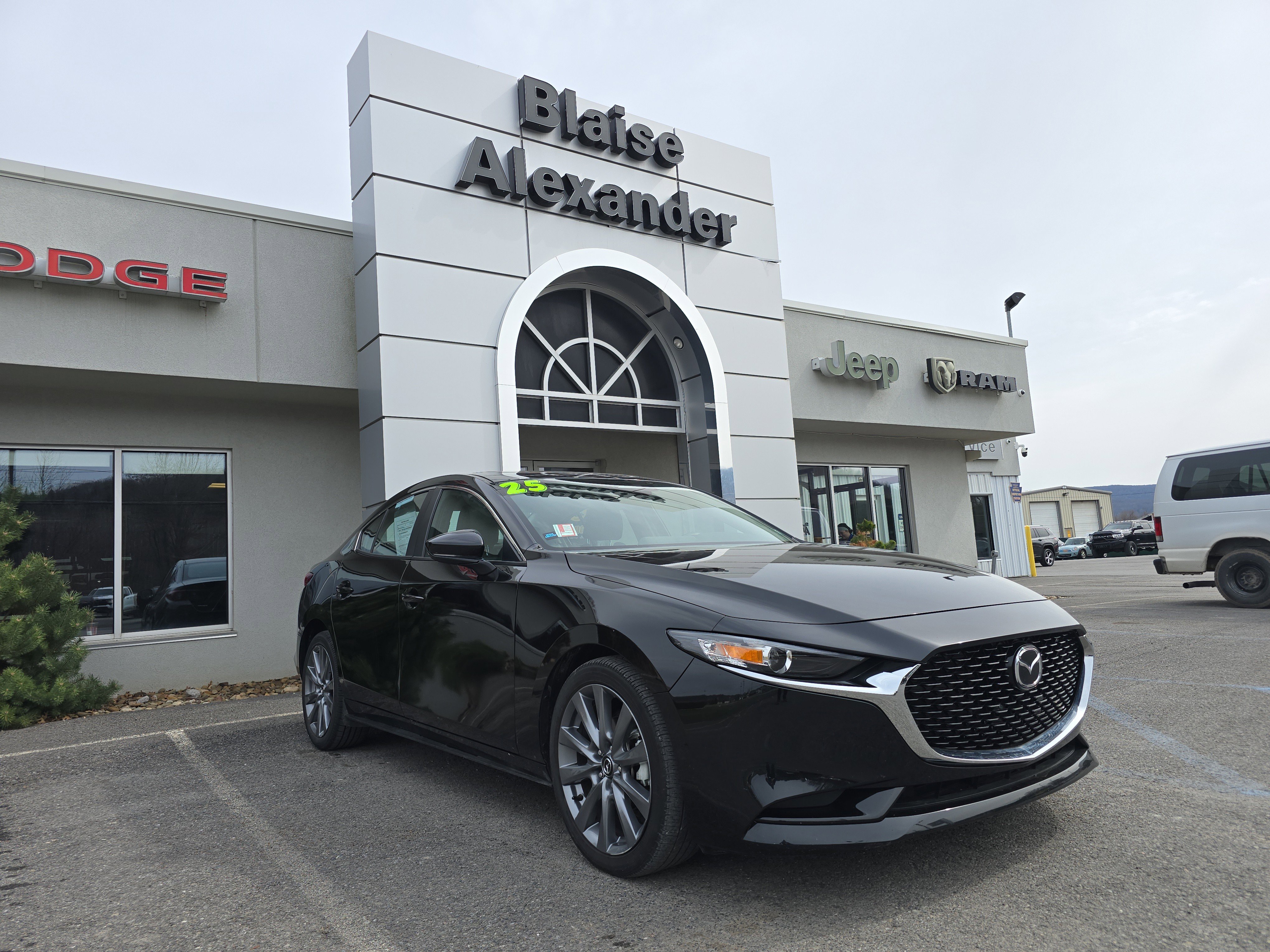 Used 2025 MAZDA MAZDA3 s FWD image 1