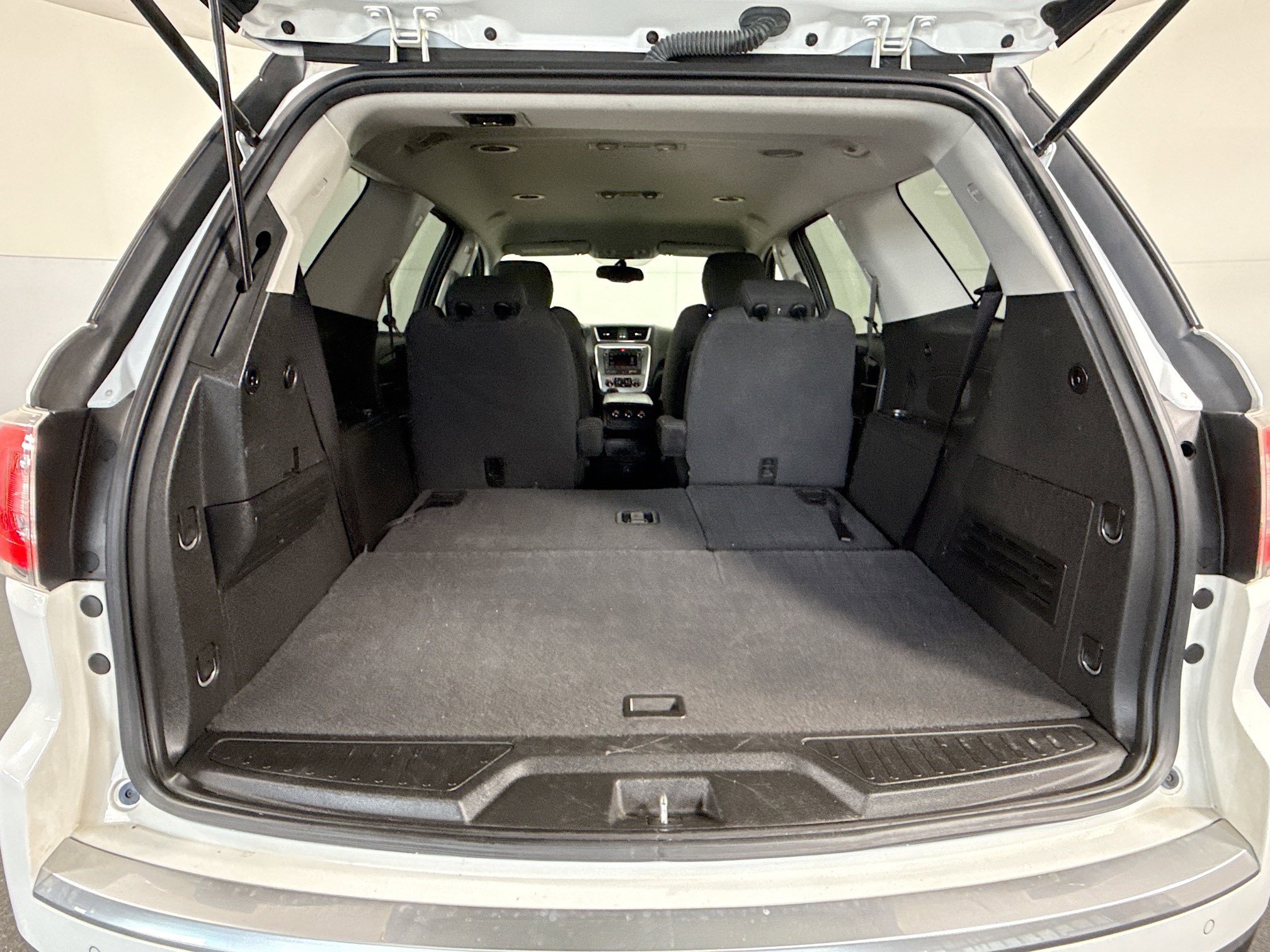 Used 2016 GMC Acadia SLE image 34