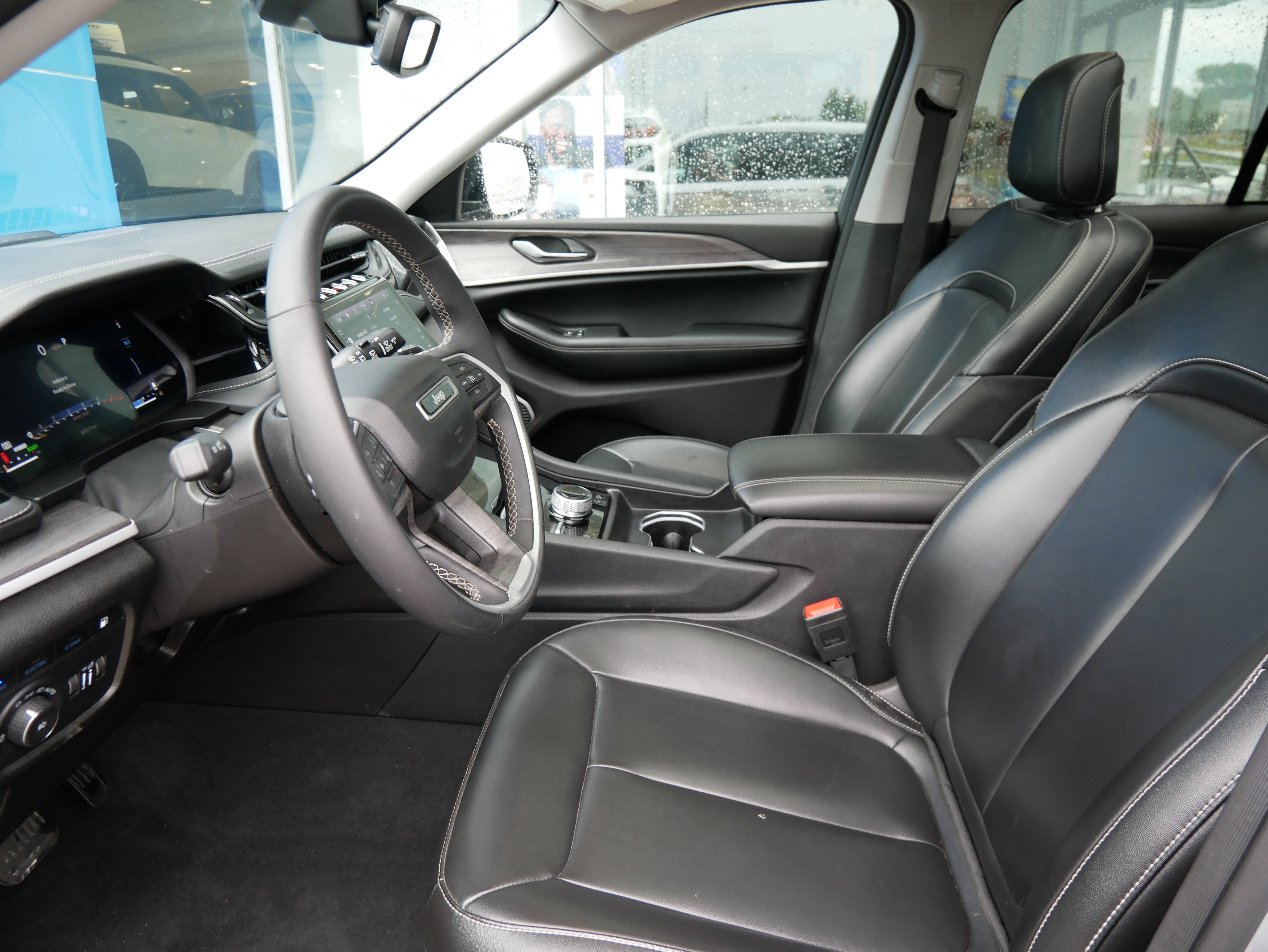 Used 2024 Jeep Grand Cherokee Limited 4xe image 8