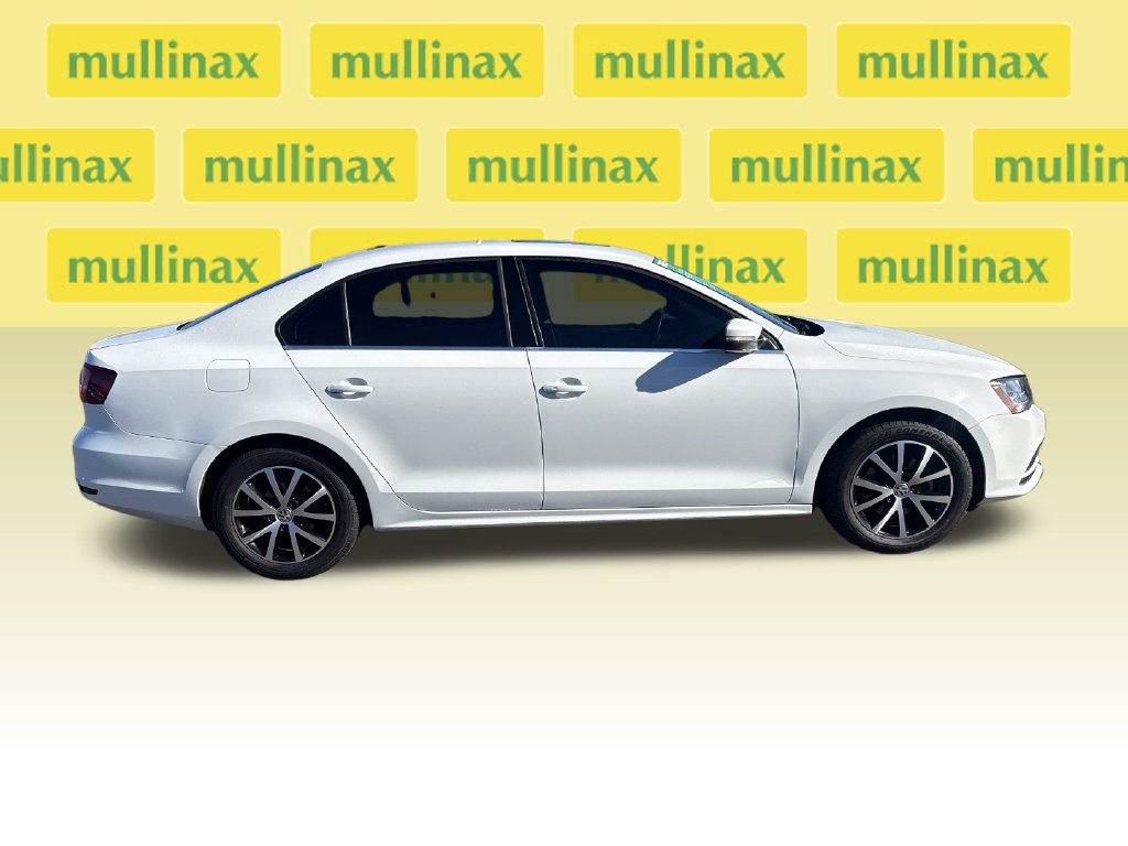 Used 2017 Volkswagen Jetta SE FWD image 2