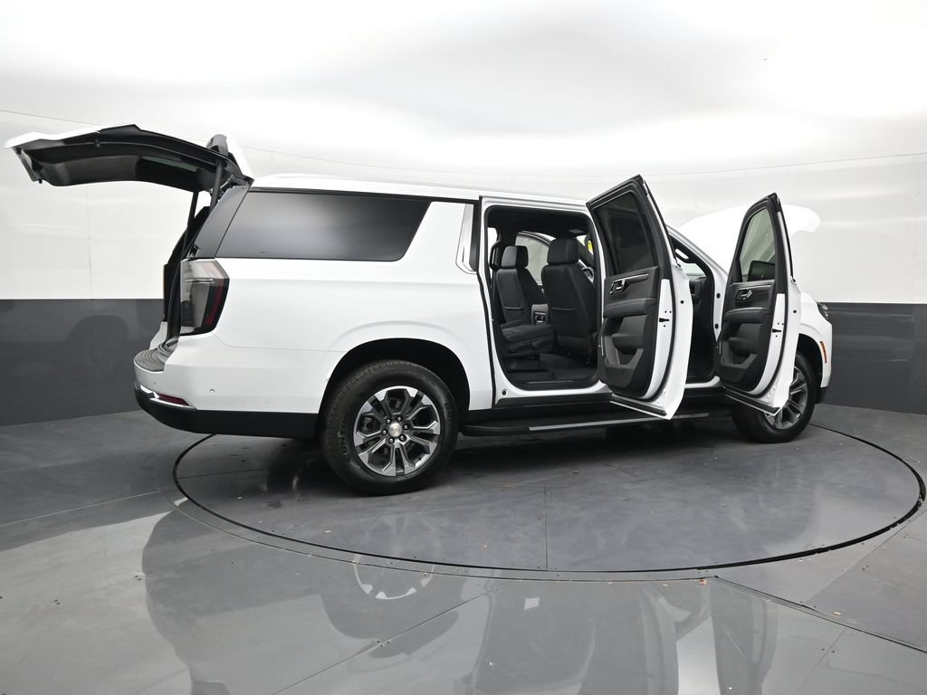 Used 2026 Chevrolet Suburban LT w/ Comfort Package RWD image 28