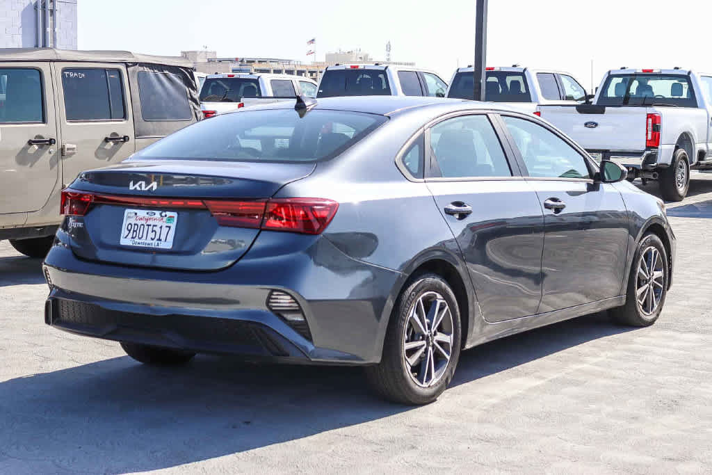 Used 2022 Kia Forte LXS FWD image 3