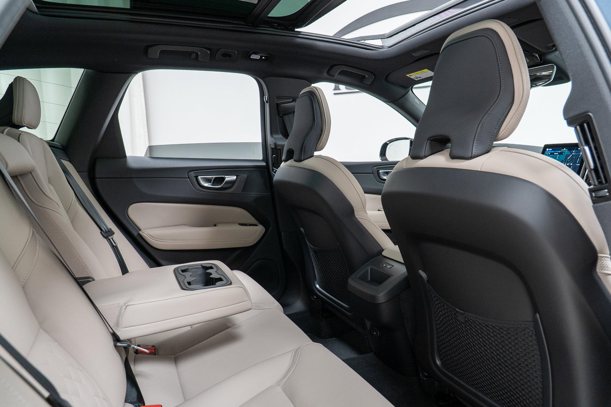 New 2026 Volvo XC60 B5 Plus w/ Climate Package image 23