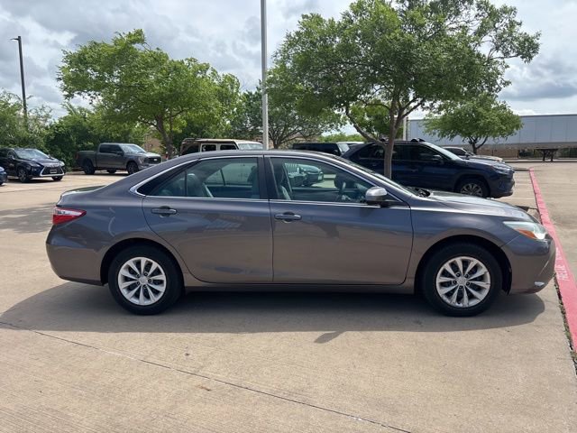 Used 2016 Toyota Camry LE image 4