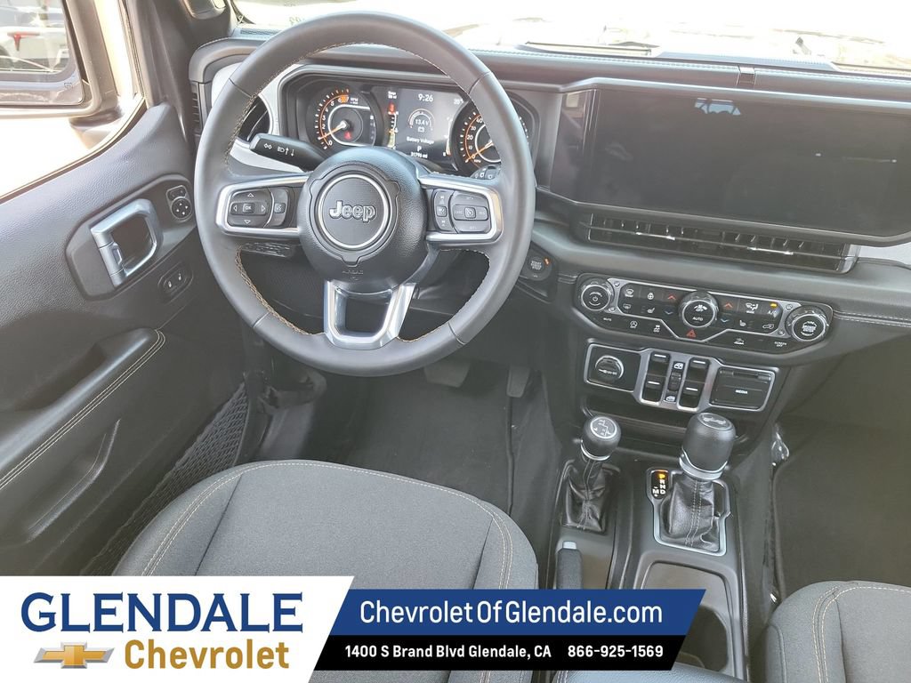 Used 2025 Jeep Wrangler Unlimited Sahara AWD/4WD image 23