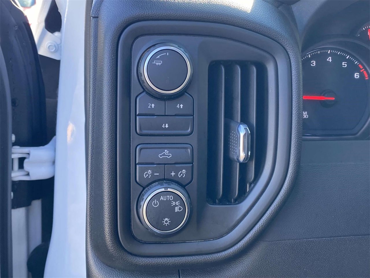 Used 2023 Chevrolet Silverado 2500 Custom w/ Custom Convenience Package image 17