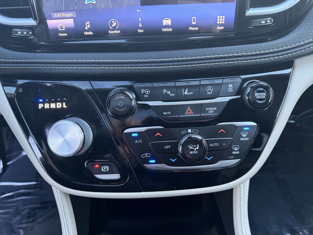 Used 2022 Chrysler Pacifica Limited image 21