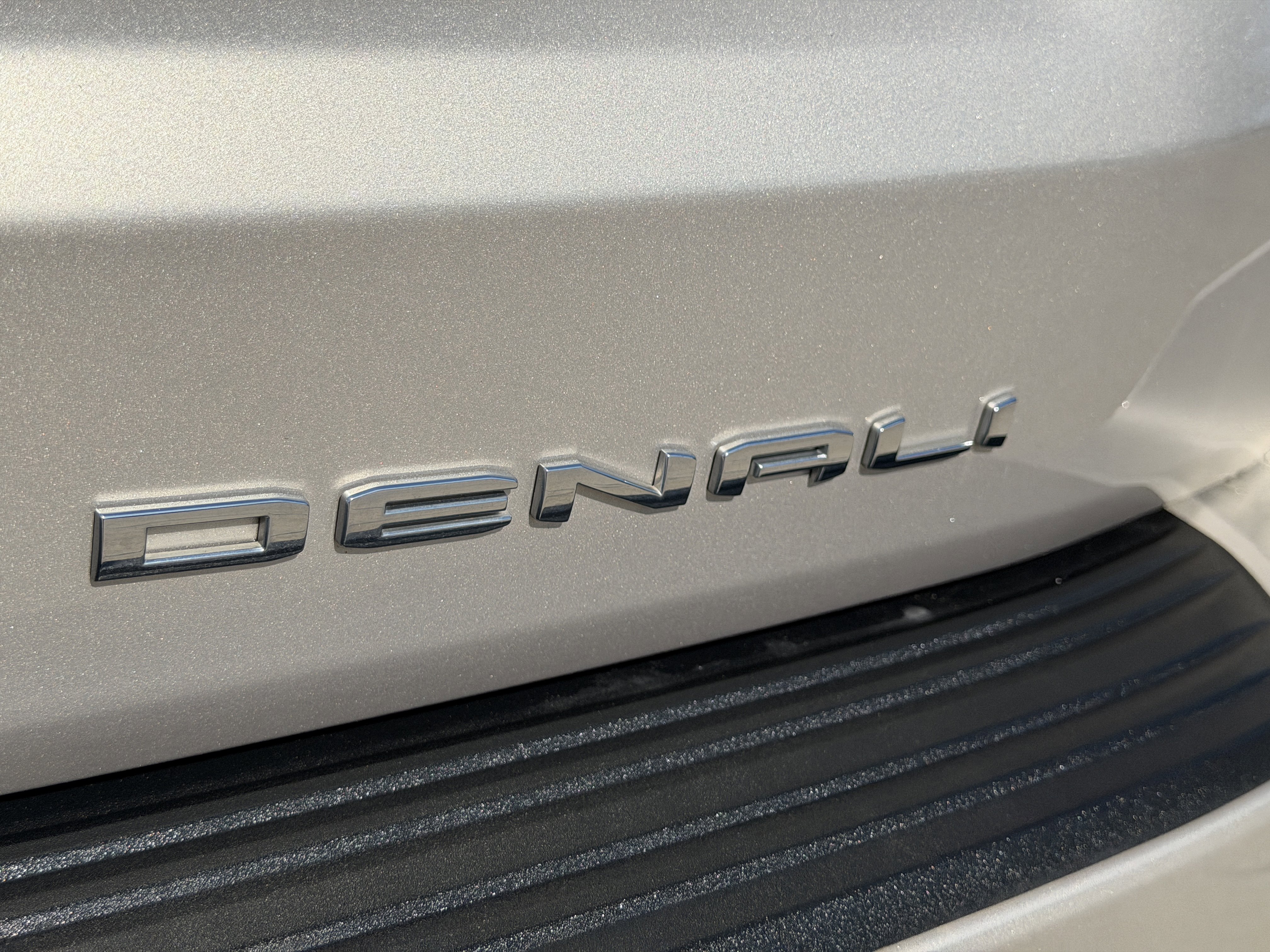 Used 2021 GMC Yukon Denali w/ Denali Premium Package image 10