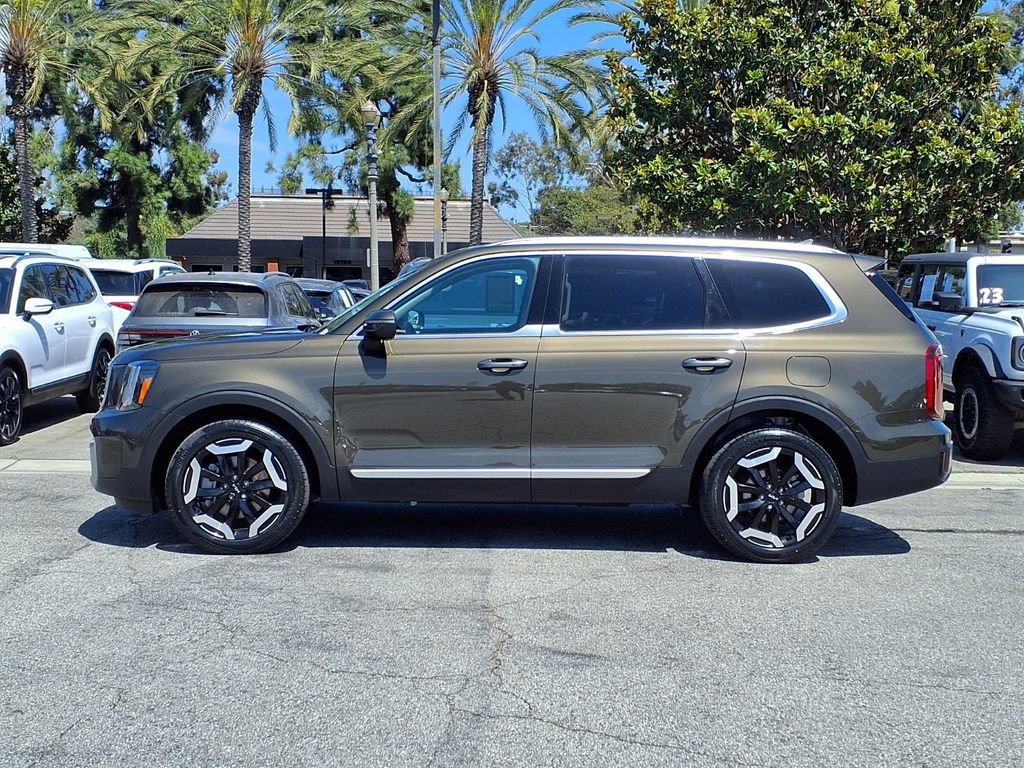 Certified 2023 Kia Telluride S w/ S Sunroof Package AWD/4WD image 3