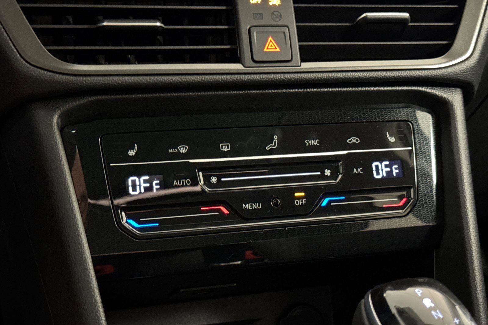 New 2025 Volkswagen Taos SE image 19