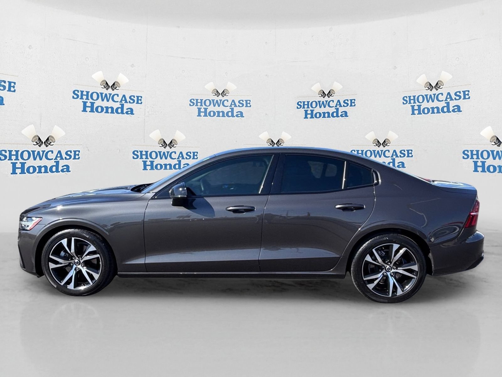Used 2024 Volvo S60 B5 Core FWD image 4