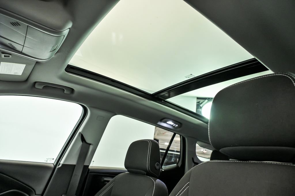 Used 2022 GMC Terrain SLE w/ Driver Convenience Package image 14
