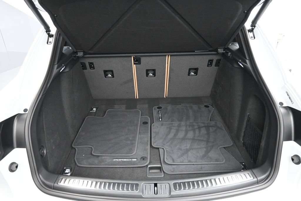 Certified 2026 Porsche Macan S AWD/4WD image 28