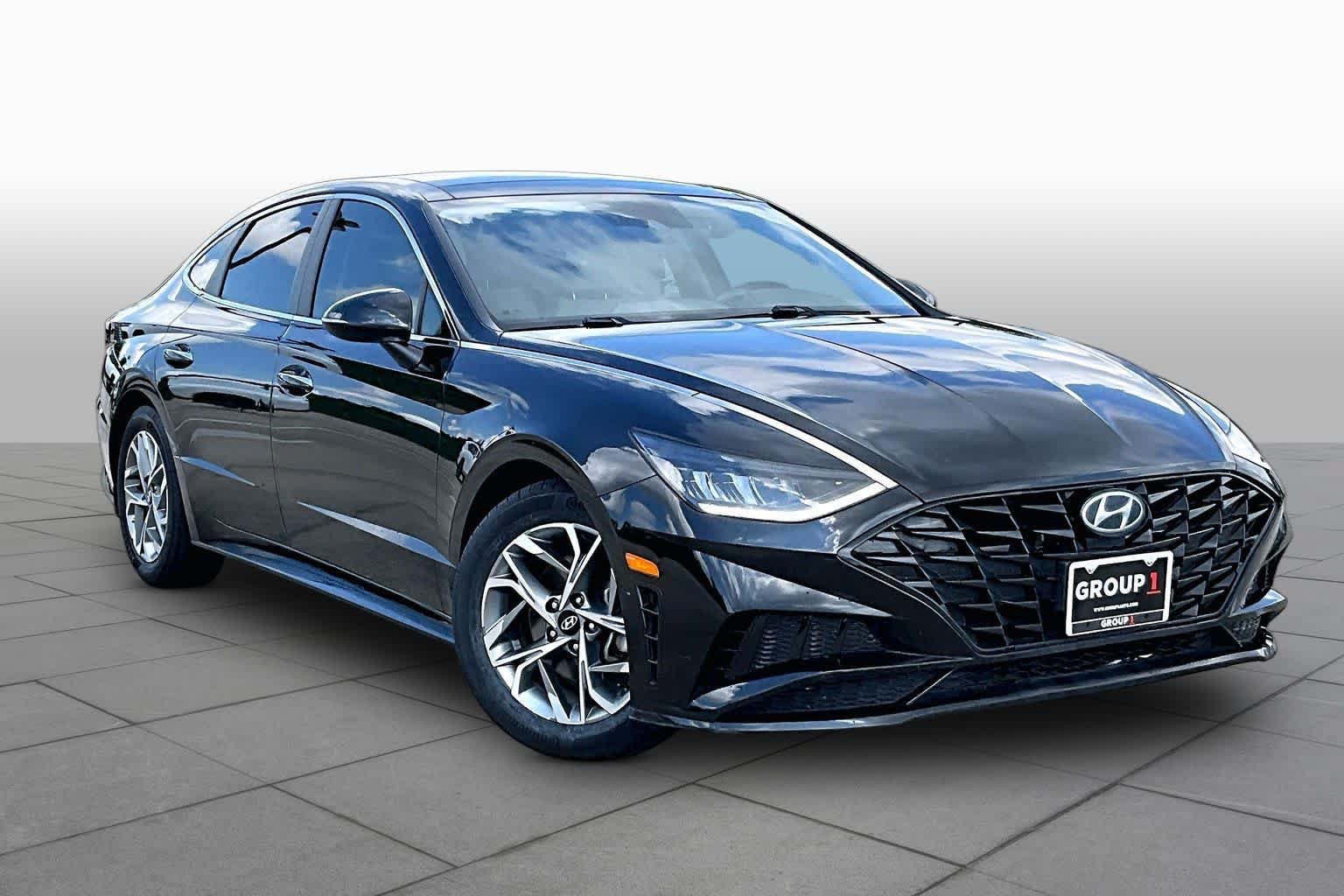 Used 2022 Hyundai Sonata SEL w/ Convenience Package FWD image 3