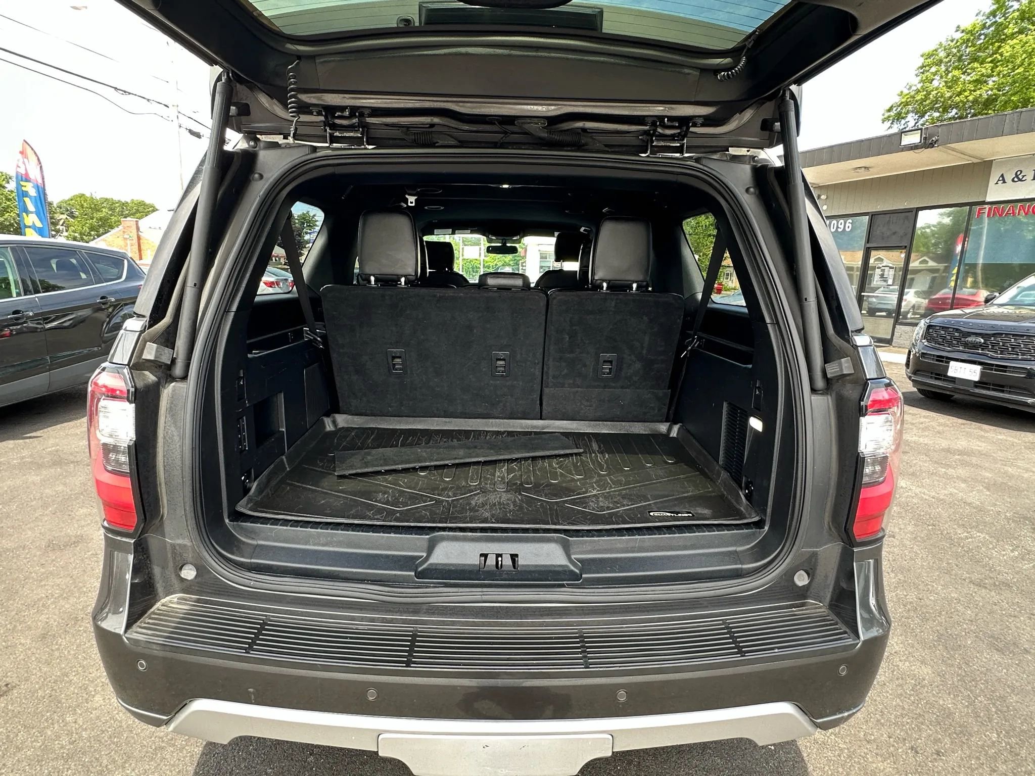 Used 2018 Ford Expedition Max Limited image 7