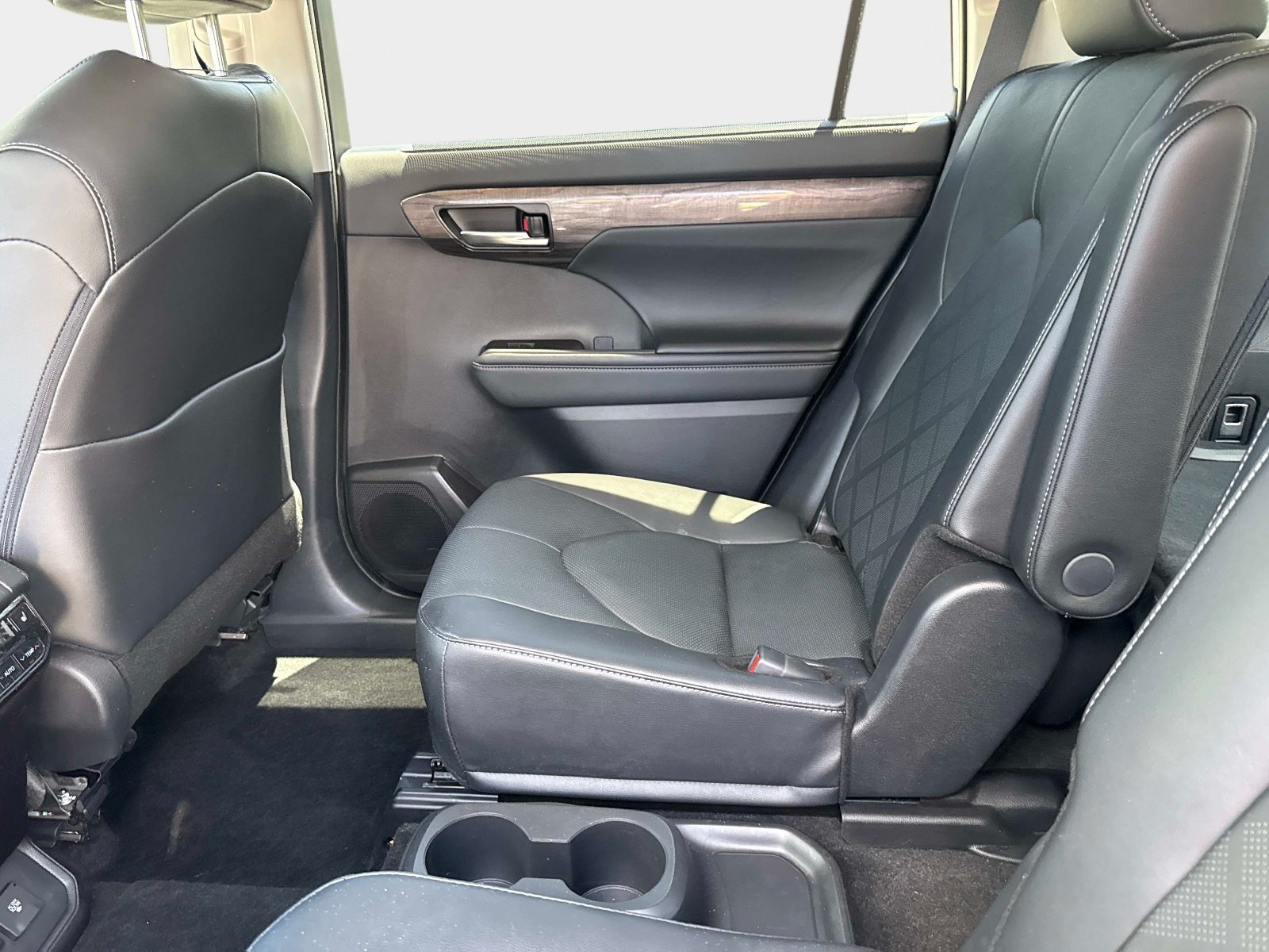 Used 2025 Toyota Highlander Platinum AWD/4WD image 13