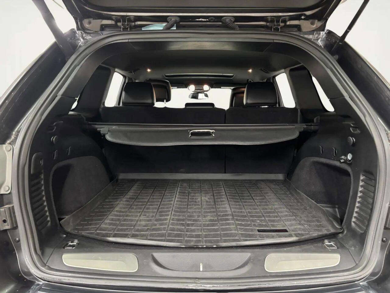 Used 2016 Jeep Grand Cherokee Limited AWD/4WD image 16