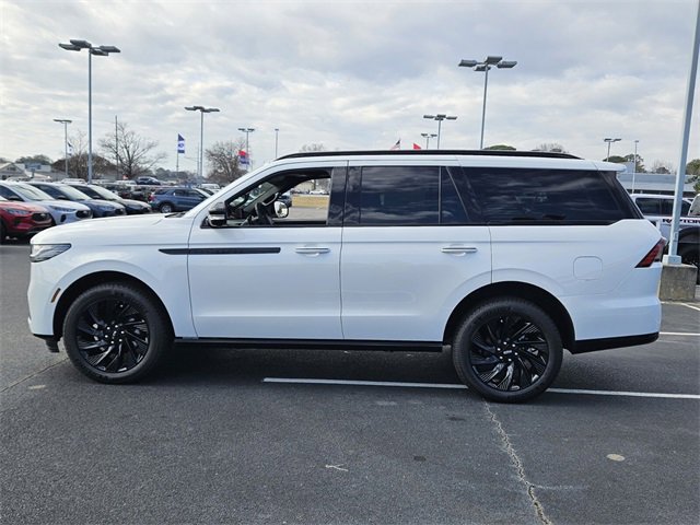 New 2025 Lincoln Navigator Reserve w/ Jet Appearance Package image 4