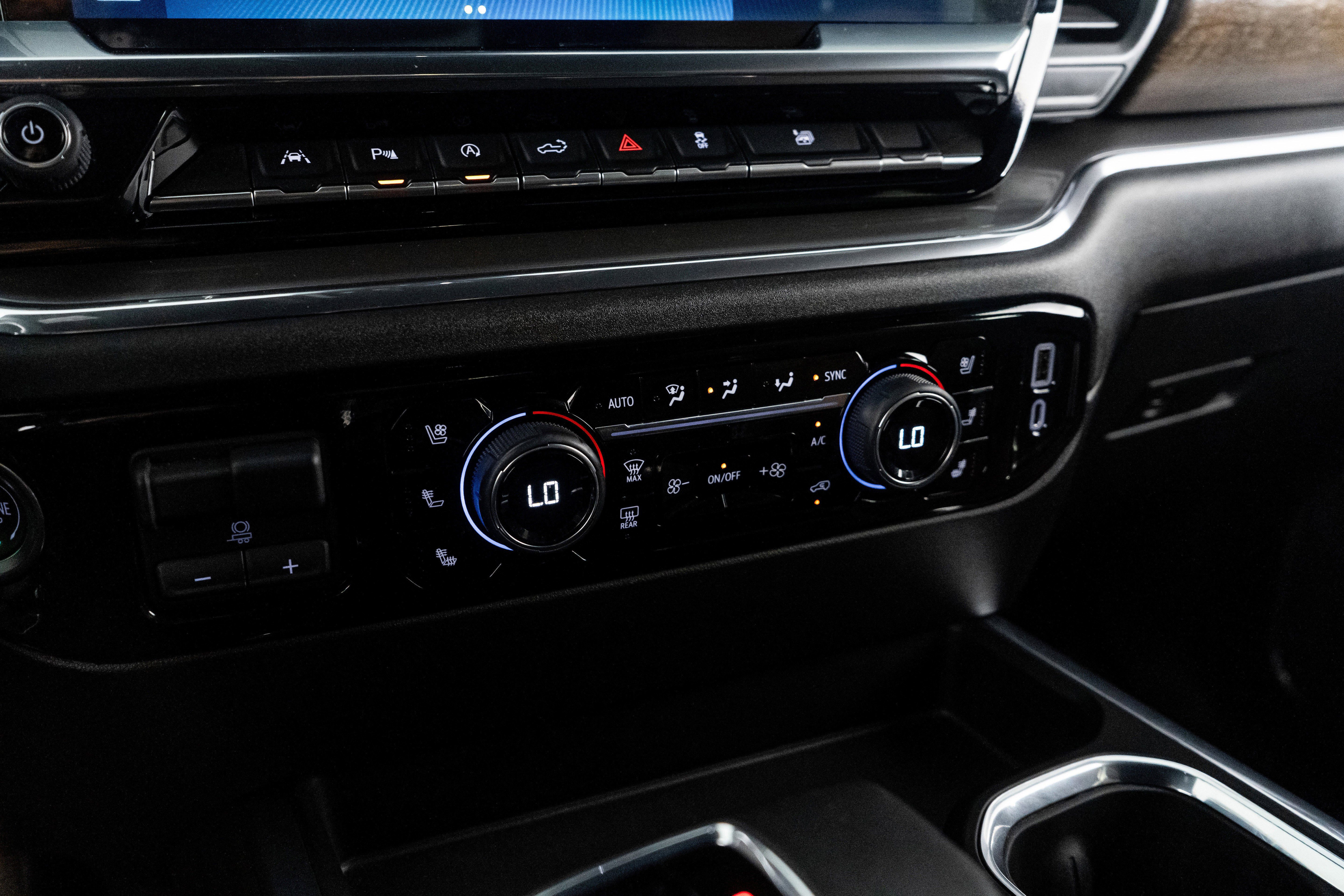 Used 2023 Chevrolet Silverado 1500 High Country w/ Technology Package image 34