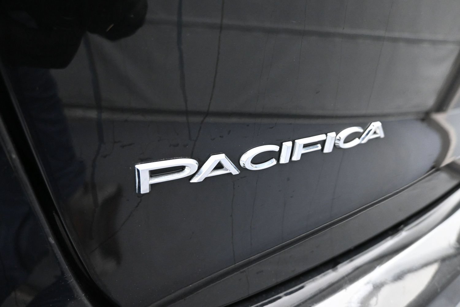 Used 2024 Chrysler Pacifica Touring-L FWD image 25