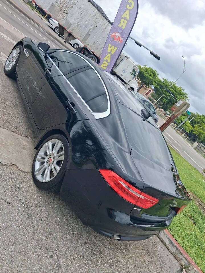Used 2019 Jaguar XE Premium AWD/4WD image 4
