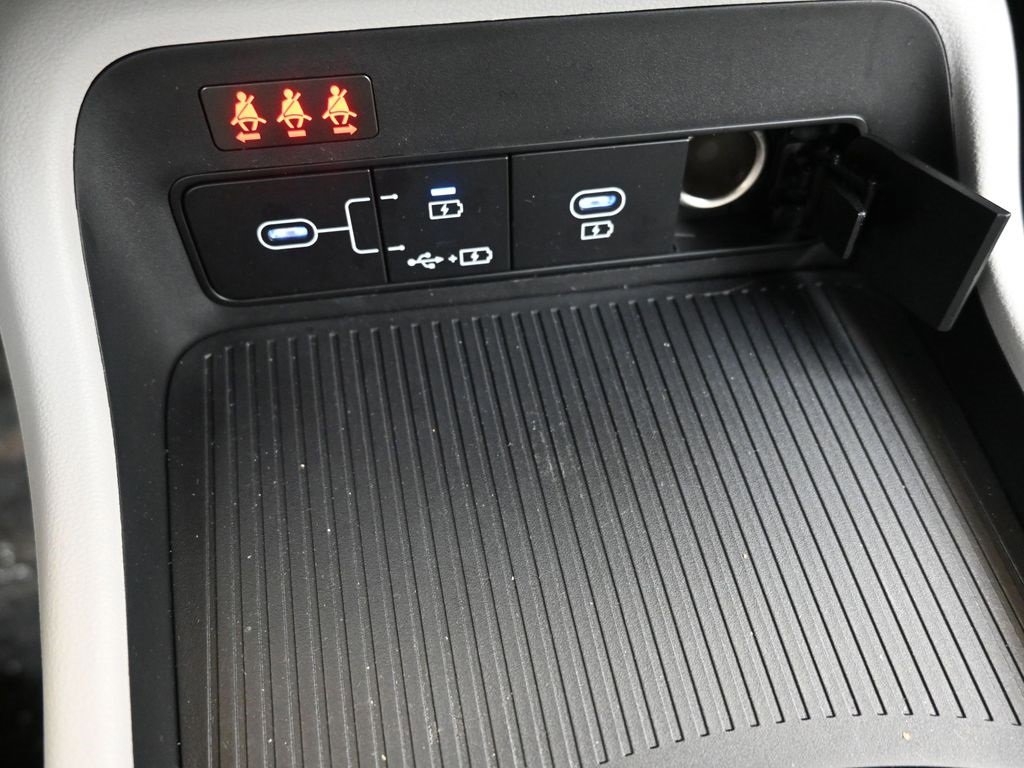 Certified 2025 Hyundai Kona SEL image 33