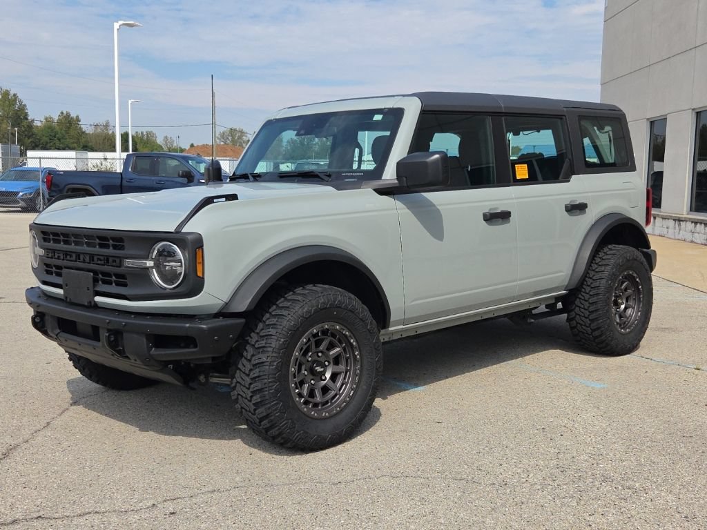 Used 2022 Ford Bronco 4-Door AWD/4WD image 3