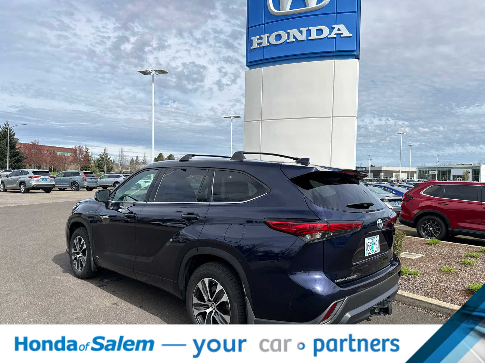 Used 2020 Toyota Highlander XLE image 4