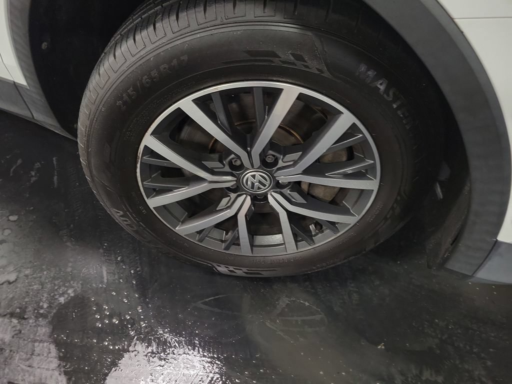 Used 2019 Volkswagen Tiguan SE w/ Panoramic Sunroof Package FWD image 11