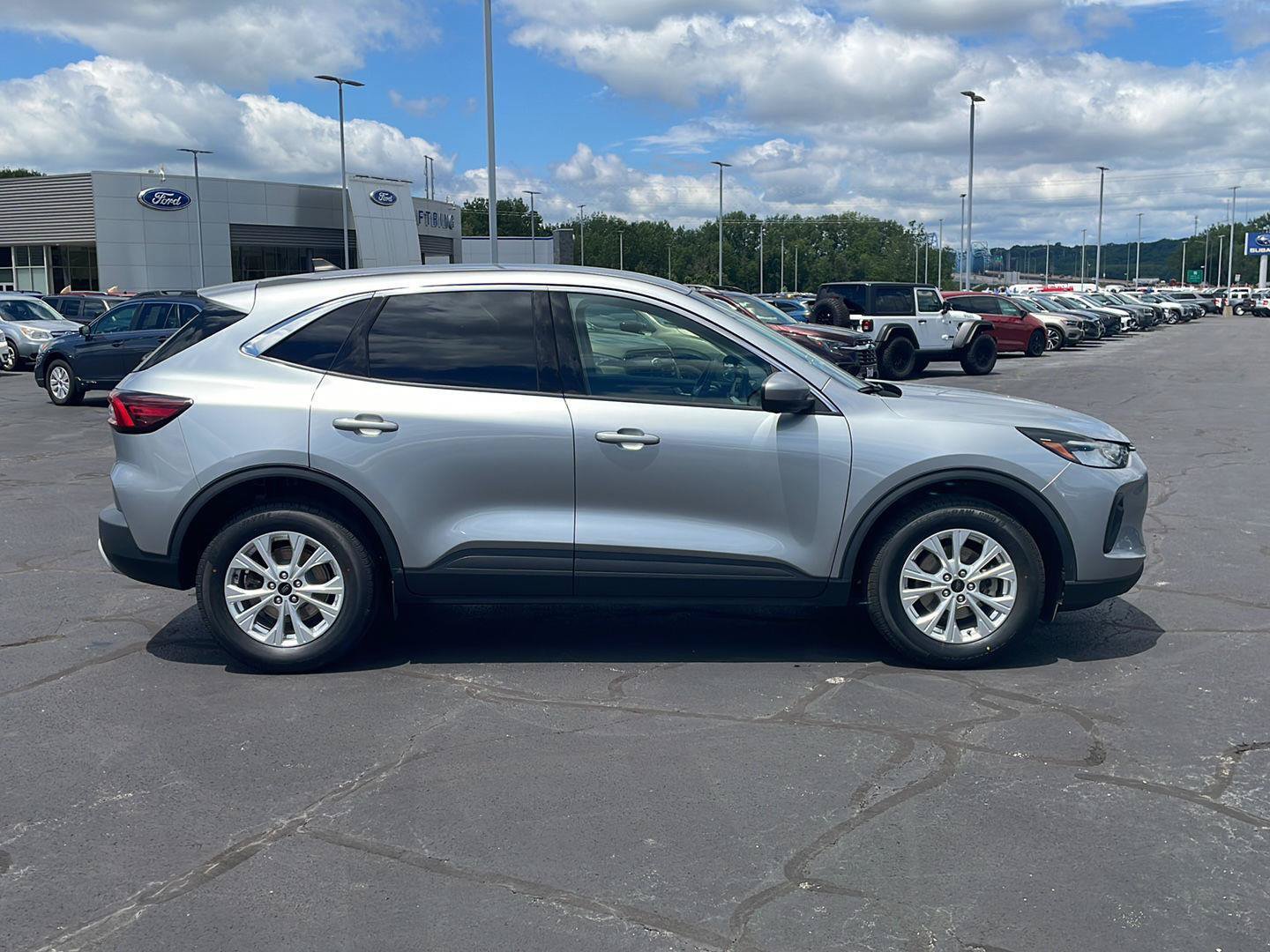 Used 2023 Ford Escape Active w/ Tech Pack #2 AWD/4WD image 6