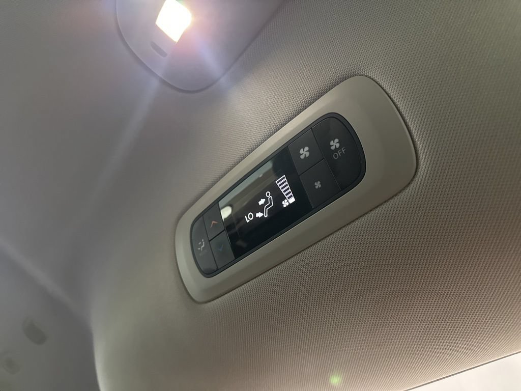 Used 2024 Chrysler Voyager LX FWD image 14