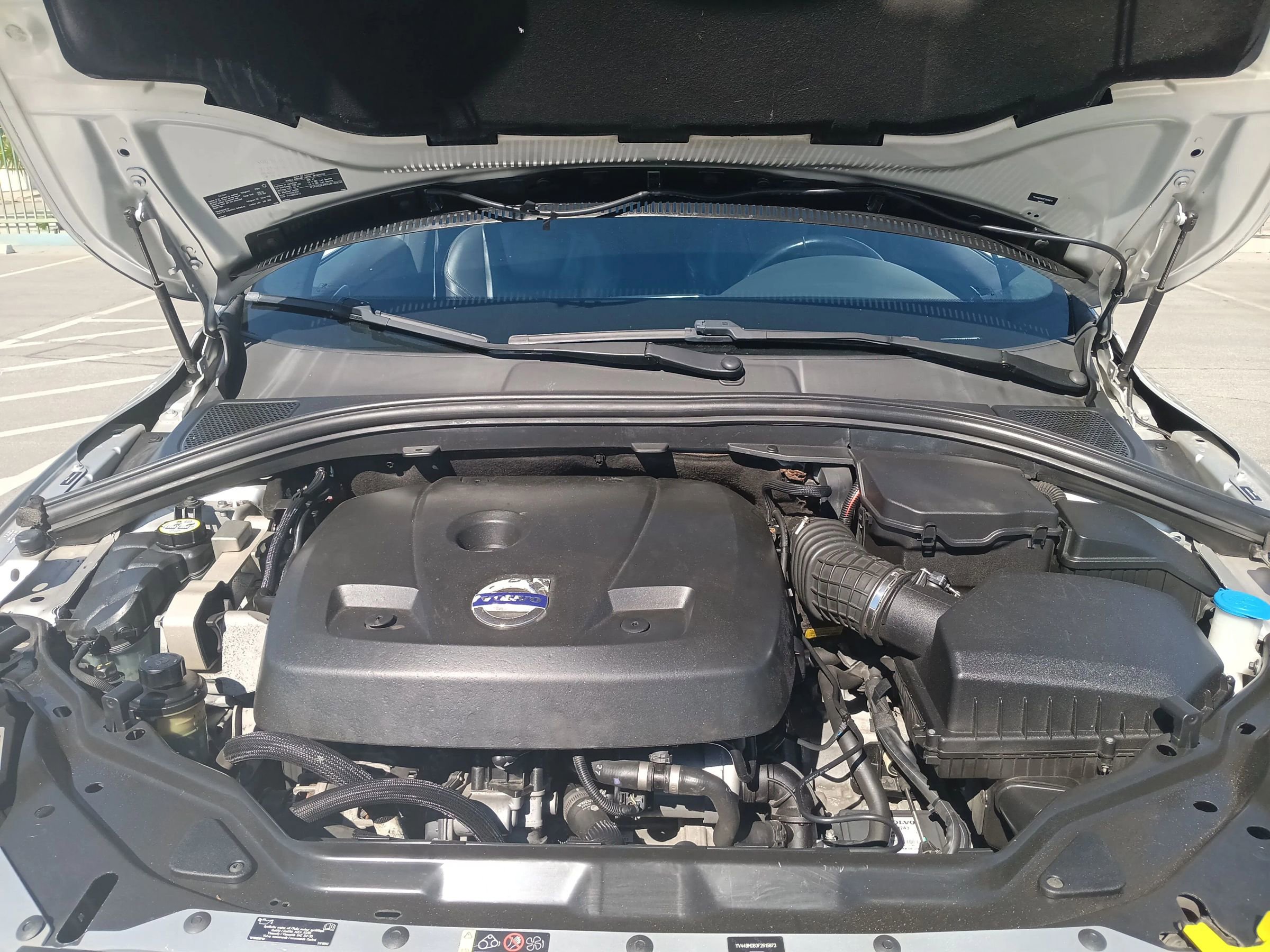 Used 2015 Volvo XC60 T6 image 28