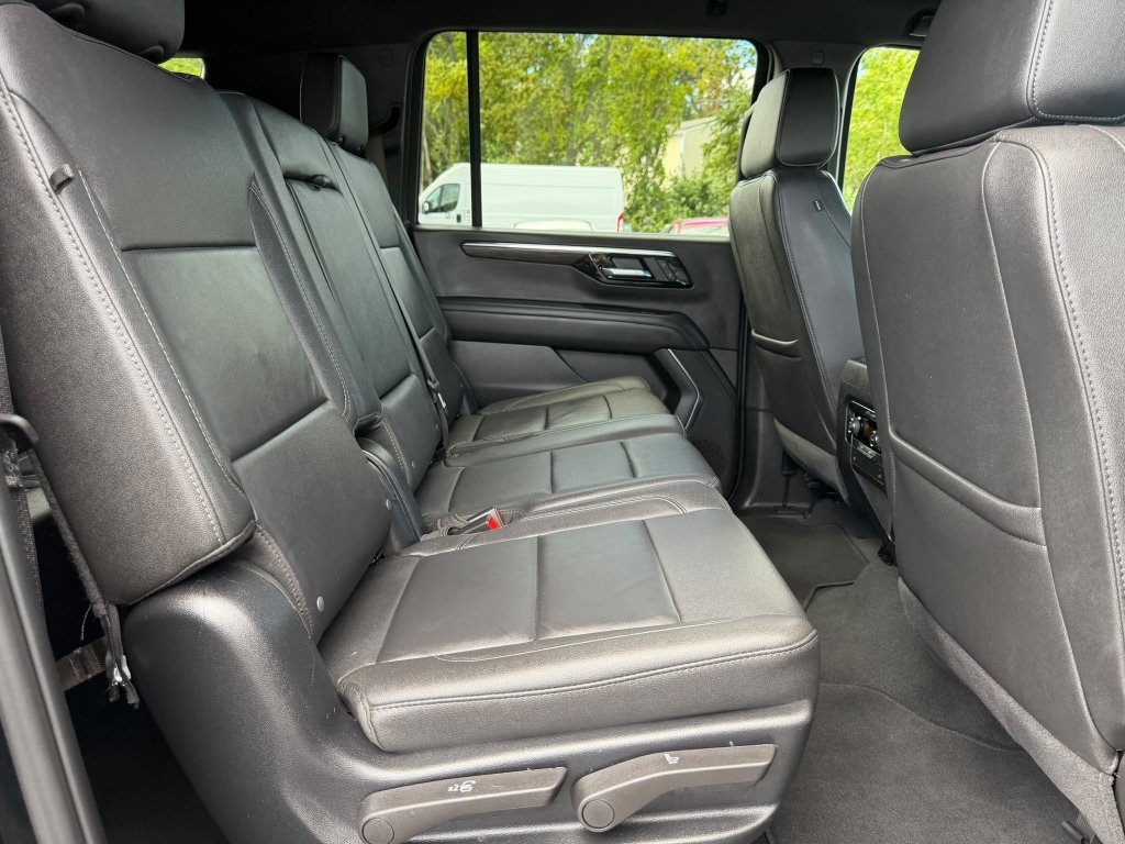 Used 2025 Chevrolet Suburban LT AWD/4WD image 17