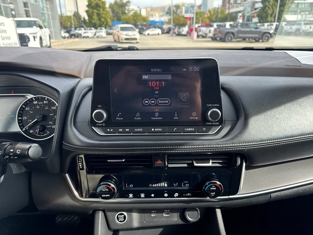 Used 2022 Nissan Rogue SV AWD/4WD image 18