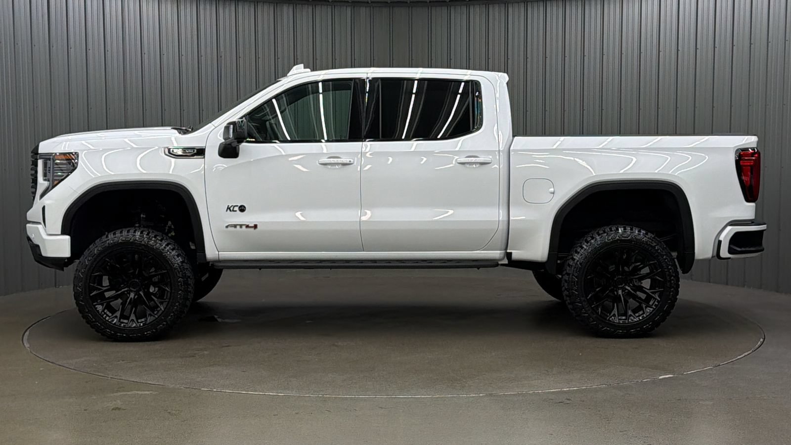 Used 2026 GMC Sierra 1500 AT4 w/ AT4 Premium Package AWD/4WD image 2